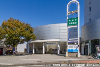 県総合運動場駅